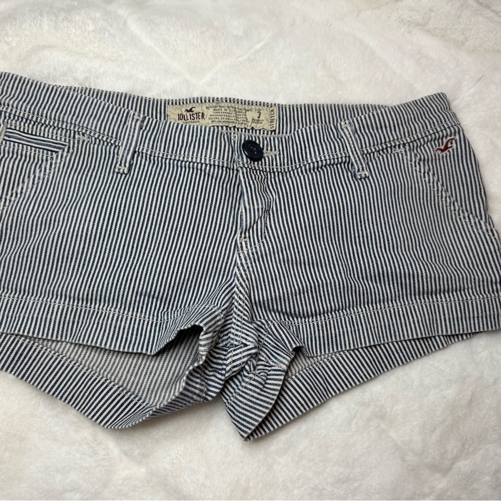 Hollister Black and White Jean Shorts Classic Style